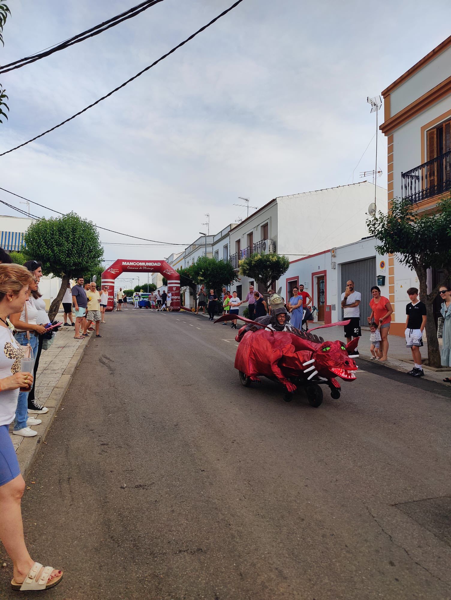 La carrera de autos locos llenó de diversión la feria de La Farrapa