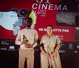 Alba Bonito entregó el premio del jurado oliventino.