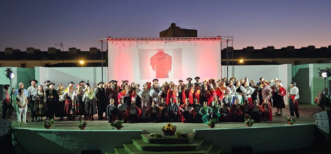 Olivenza celebra una noche de folclore y tradición con el XVI Festival Choni Ramallo