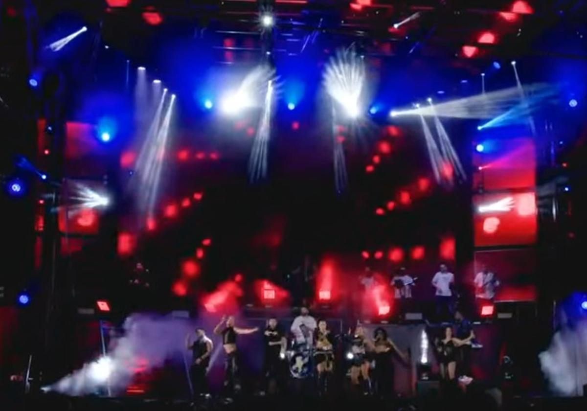 La orquesta en plena actuación.
