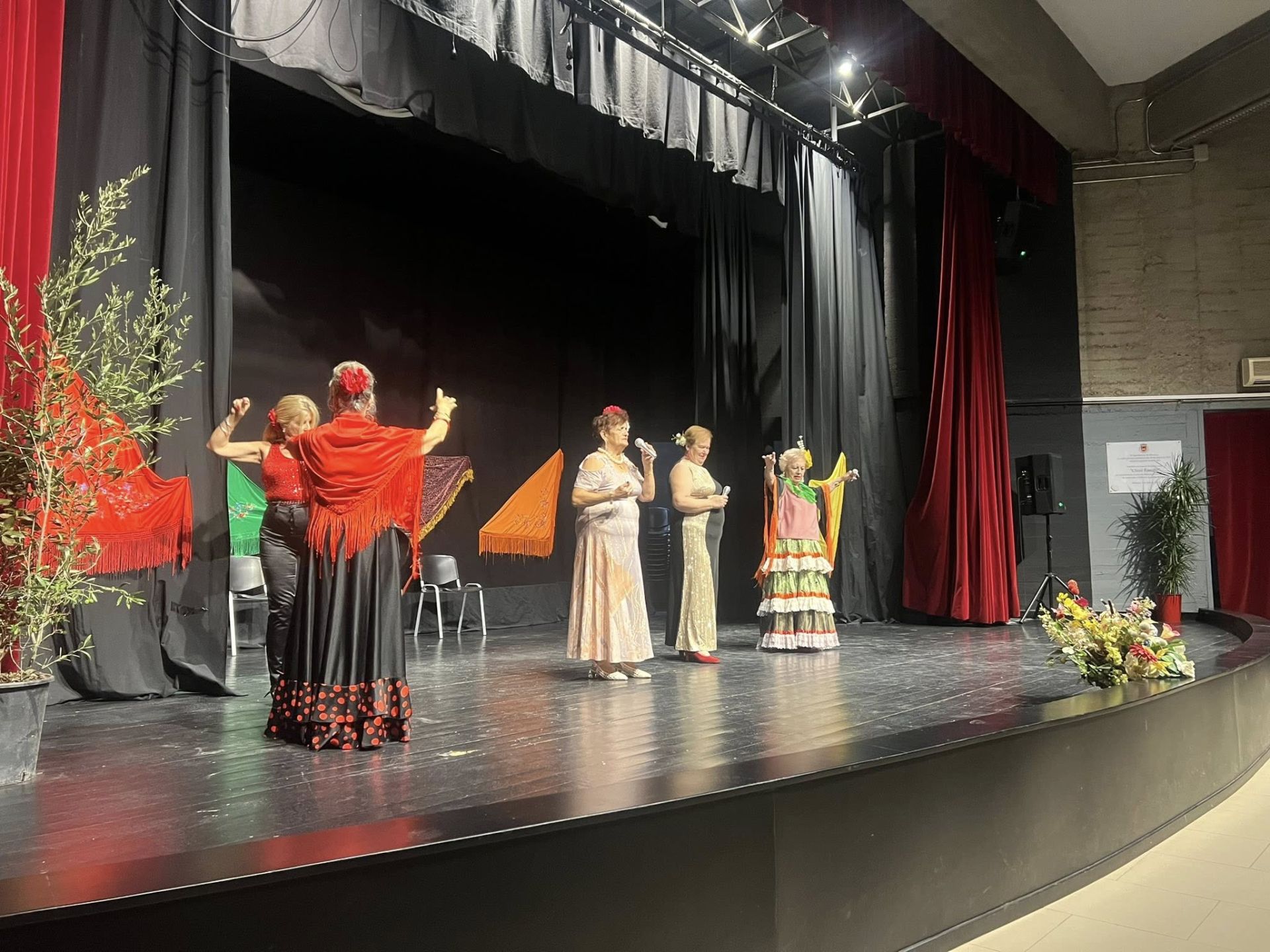 La copla brilló en Olivenza con las 'Raparigas' y la Asociación 'La Esperanza'
