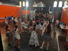 La asociación Alsón llena de ritmo la Semana de la Juventud de Olivenza