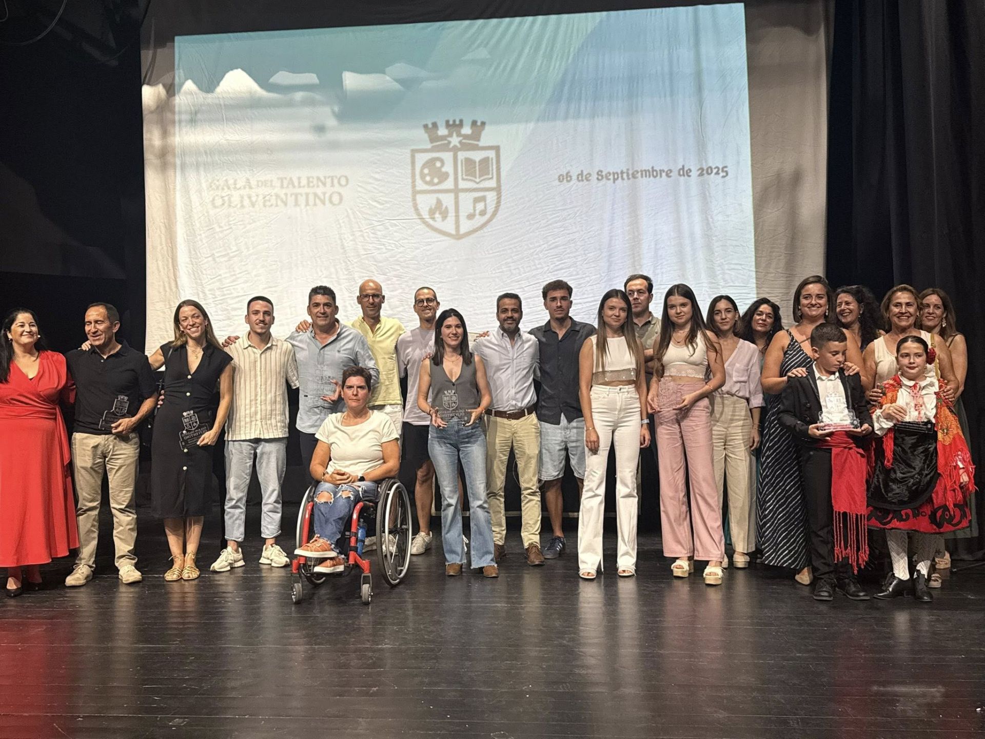 Siete vecinos, un restaurante, Flaméncoli y 'La Encina' premiados en la II Gala del Talento Oliventino