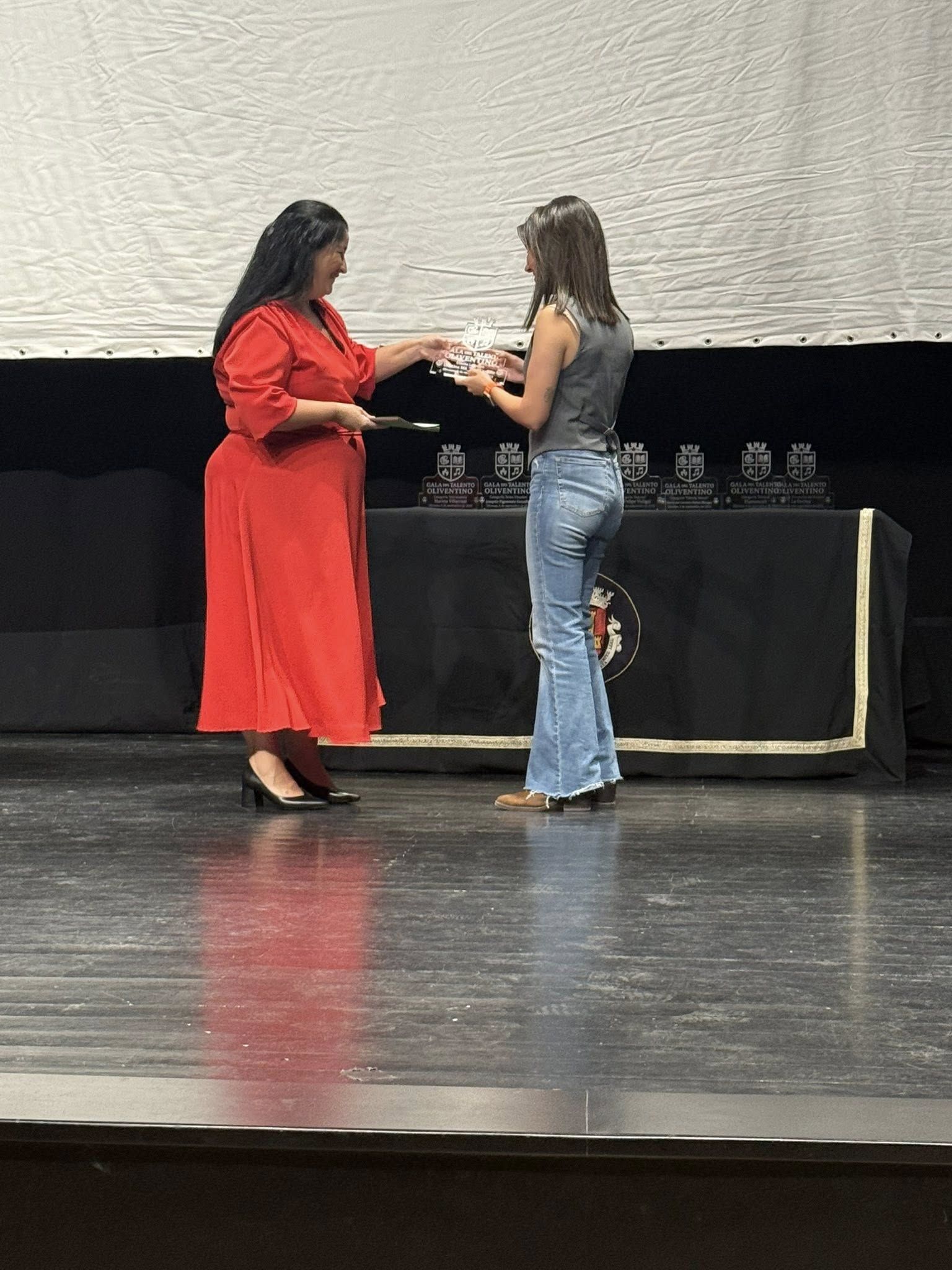 Siete vecinos, un restaurante, Flaméncoli y 'La Encina' premiados en la II Gala del Talento Oliventino
