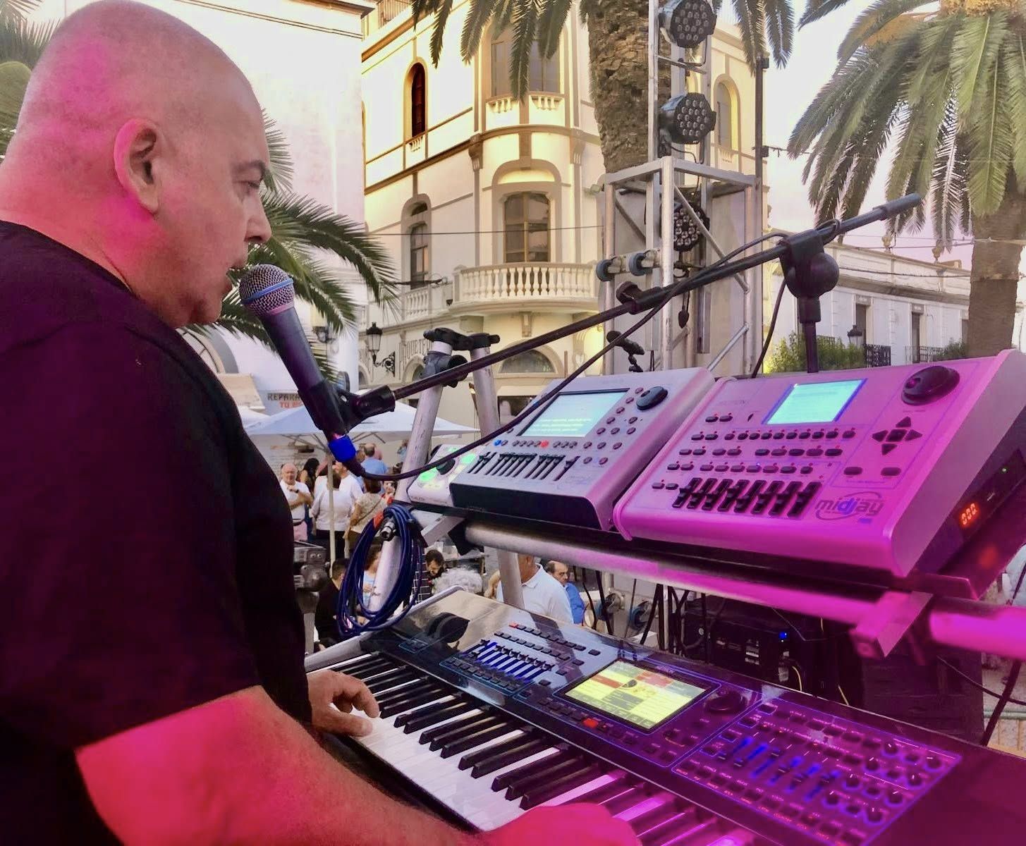 La procesión de la Virgen de Guadalupe marcó el Día de Extremadura