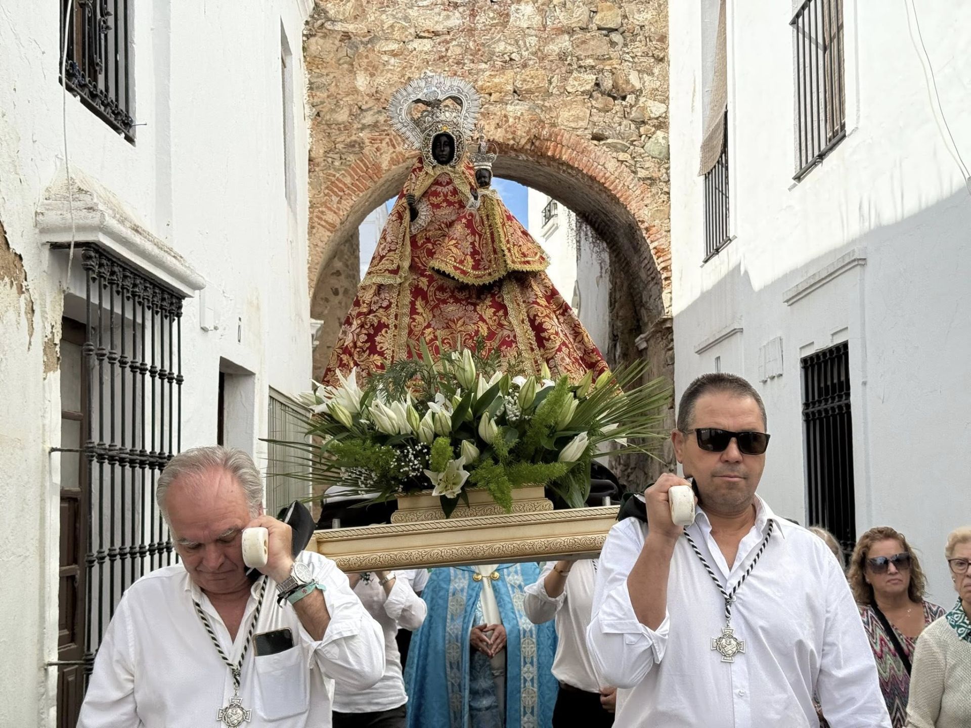 La procesión de la Virgen de Guadalupe marcó el Día de Extremadura