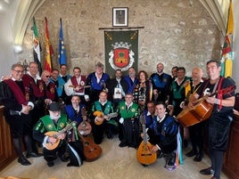 Representantes de las diferentes tunas fueron recibidos en el Salón de Plenos.