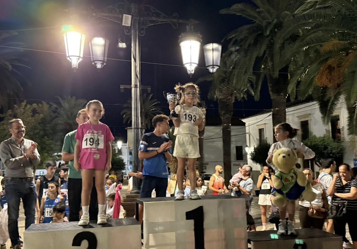 Numerosos deportistas de todas las edades participaron en la IV Carrera Popular &#039;Ciudad de Olivenza&#039;