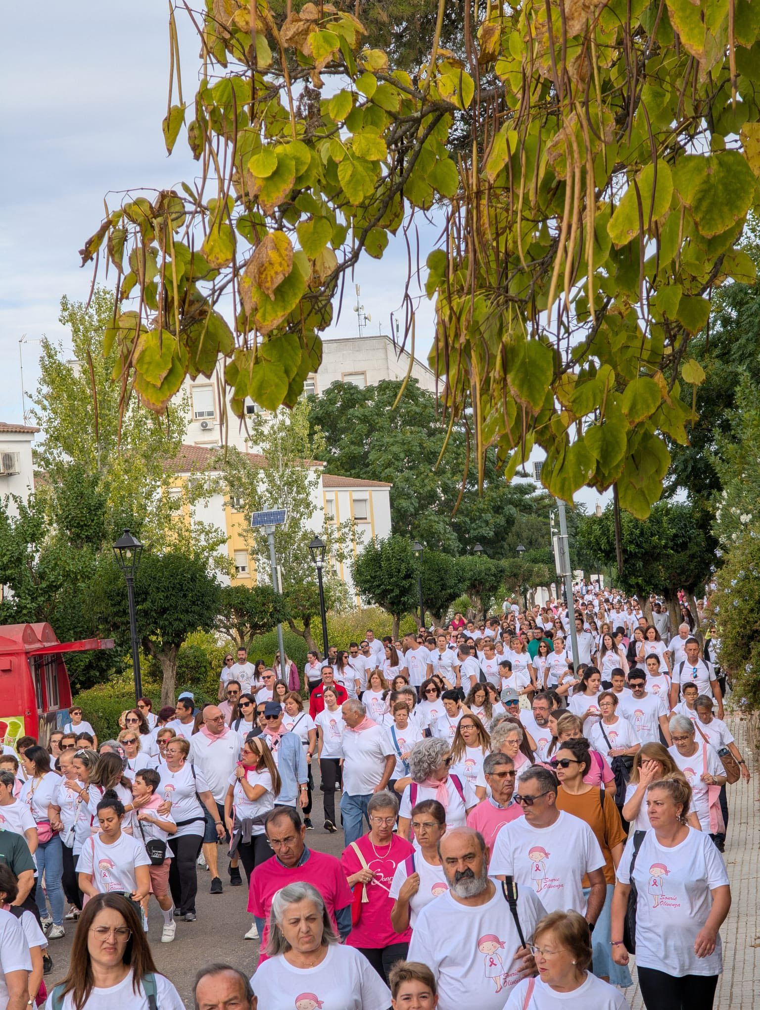 Olivenza se vuelca con 'Sonríe' en la XI Marcha Solidaria contra el cáncer de mama
