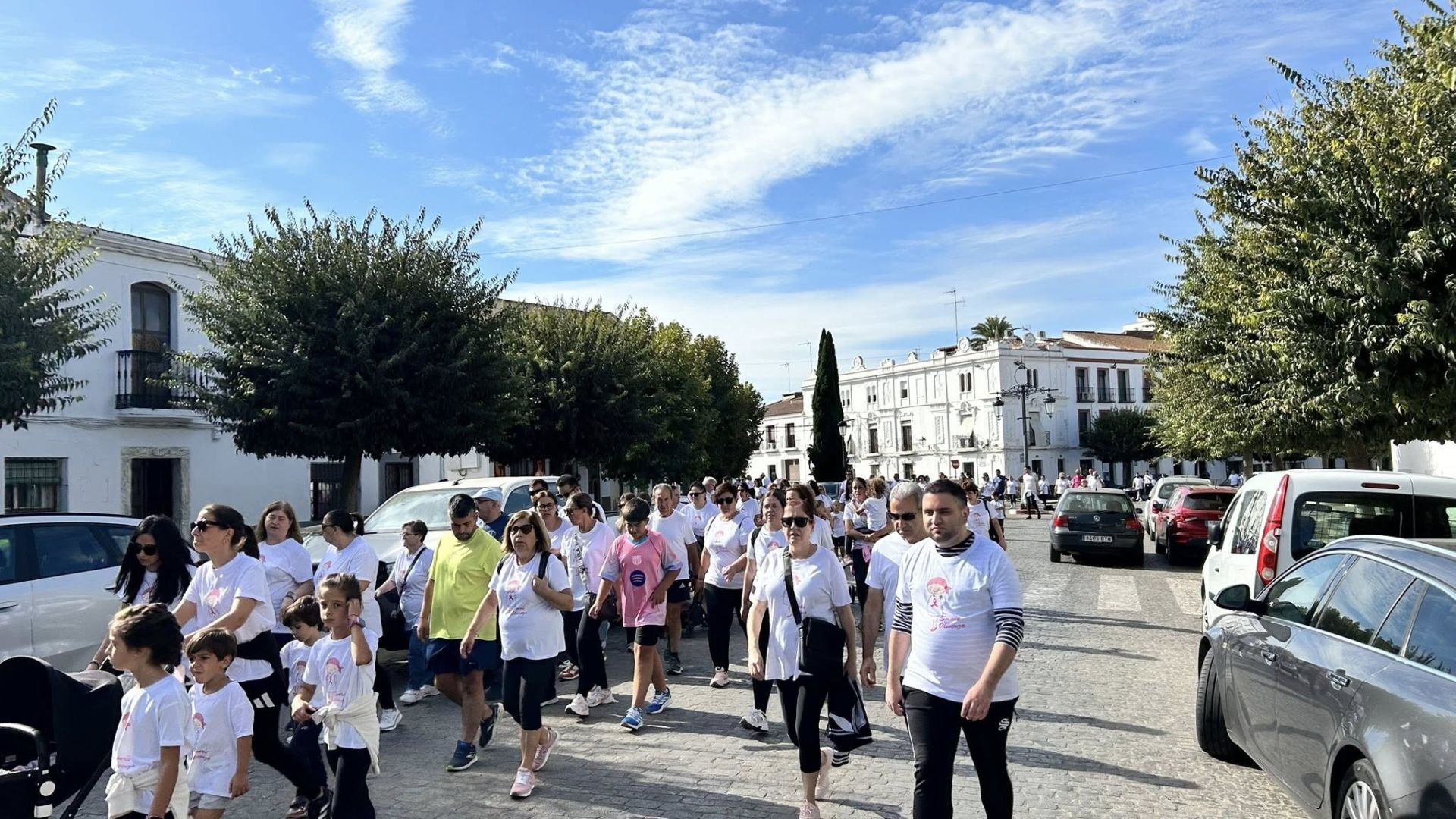 Olivenza se vuelca con &#039;Sonríe&#039; en la XI Marcha Solidaria contra el cáncer de mama