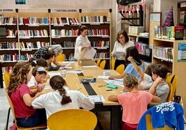 Numerosos niños disfrutan de actividades de Halloween en la Biblioteca
