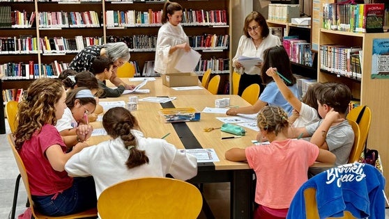 Numerosos niños disfrutan de actividades de Halloween en la Biblioteca