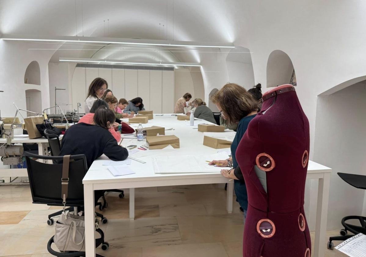 El curso se desarrolla en la Universidad Popular.