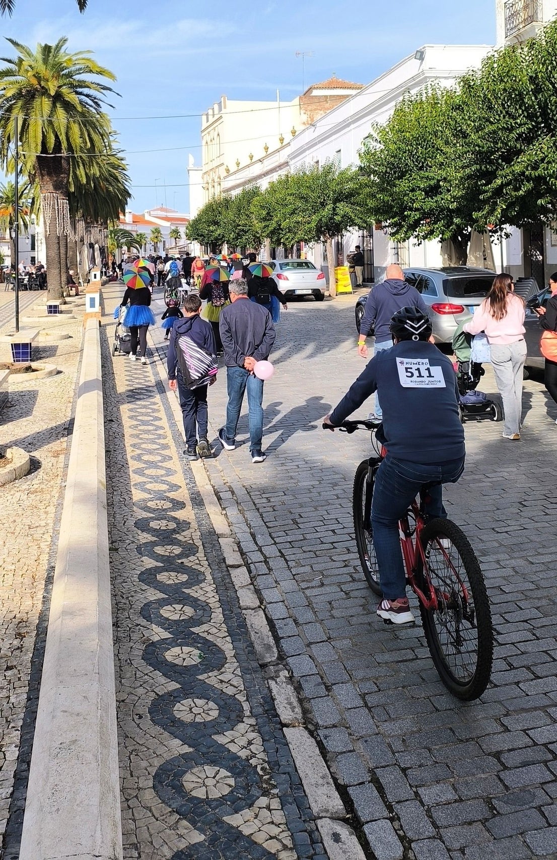 Las familias participaron en la II Marcha 'Sobre Ruedas' del AMPA Sagrado Corazón
