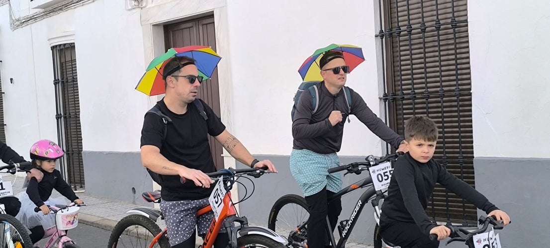 Las familias participaron en la II Marcha 'Sobre Ruedas' del AMPA Sagrado Corazón
