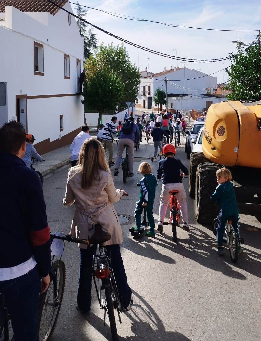 Las familias participaron en la II Marcha 'Sobre Ruedas' del AMPA Sagrado Corazón