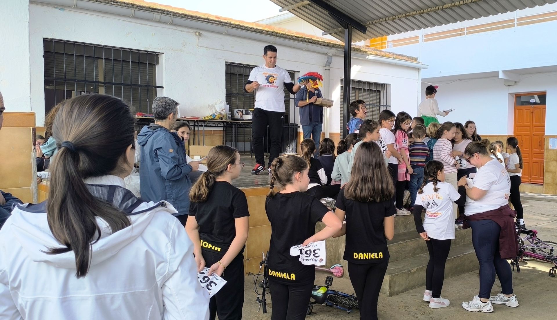 Las familias participaron en la II Marcha 'Sobre Ruedas' del AMPA Sagrado Corazón