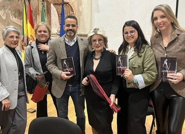 La escritora local Rosa Morgado llena el Convento en la presentación de su segunda novela