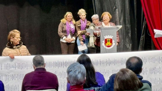 Las 1.333 mujeres asesinadas, por violencia contra la mujer, son homenajeadas en el acto del 25N