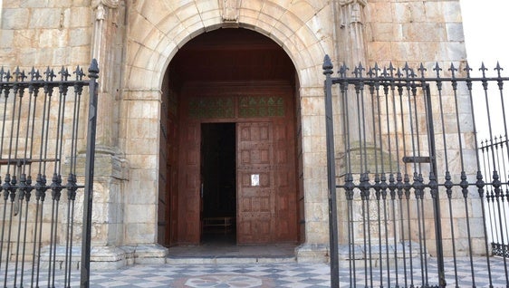 La Hermandad Oración en el Huerto lanza la 'Operación azulejos' para hacer el zócalo
