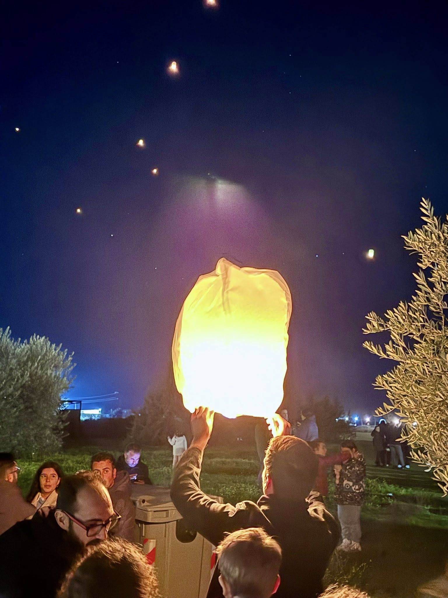 El cielo de Olivenza se llena de farolillos en su III Noche de los Deseos