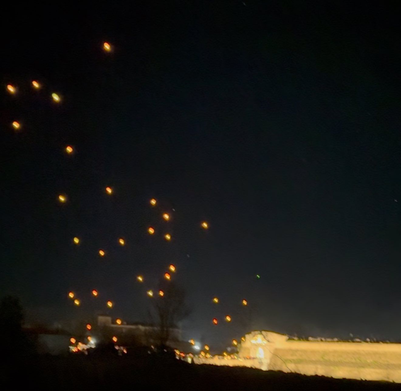 El cielo de Olivenza se llena de farolillos en su III Noche de los Deseos