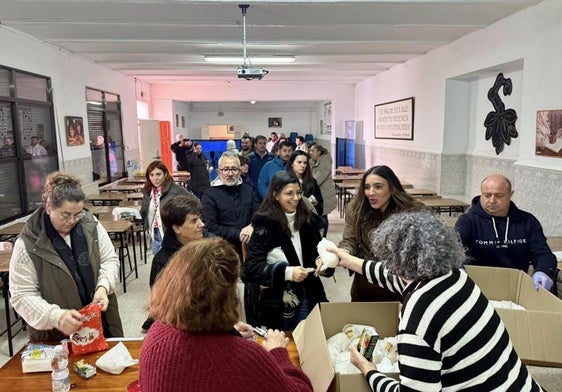 Numerosos vecinos asisten al Día del Bocadillo Solidario de las Escuelas Parroquiales