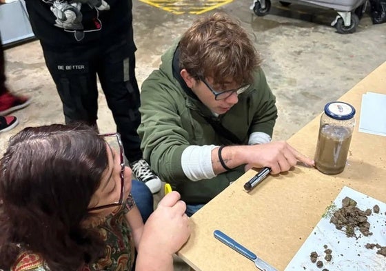 El alumnado de Jardinería refuerza su formación con exposiciones, trabajo de campo y análisis del suelo