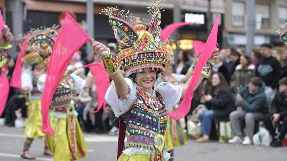 'Donde vamos la liamos' brilla en el gran desfile del Carnaval de Badajoz
