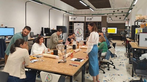 Los asistentes al proyecto Resotex aprenden la creación de nuevos materiales textiles con biorecetas