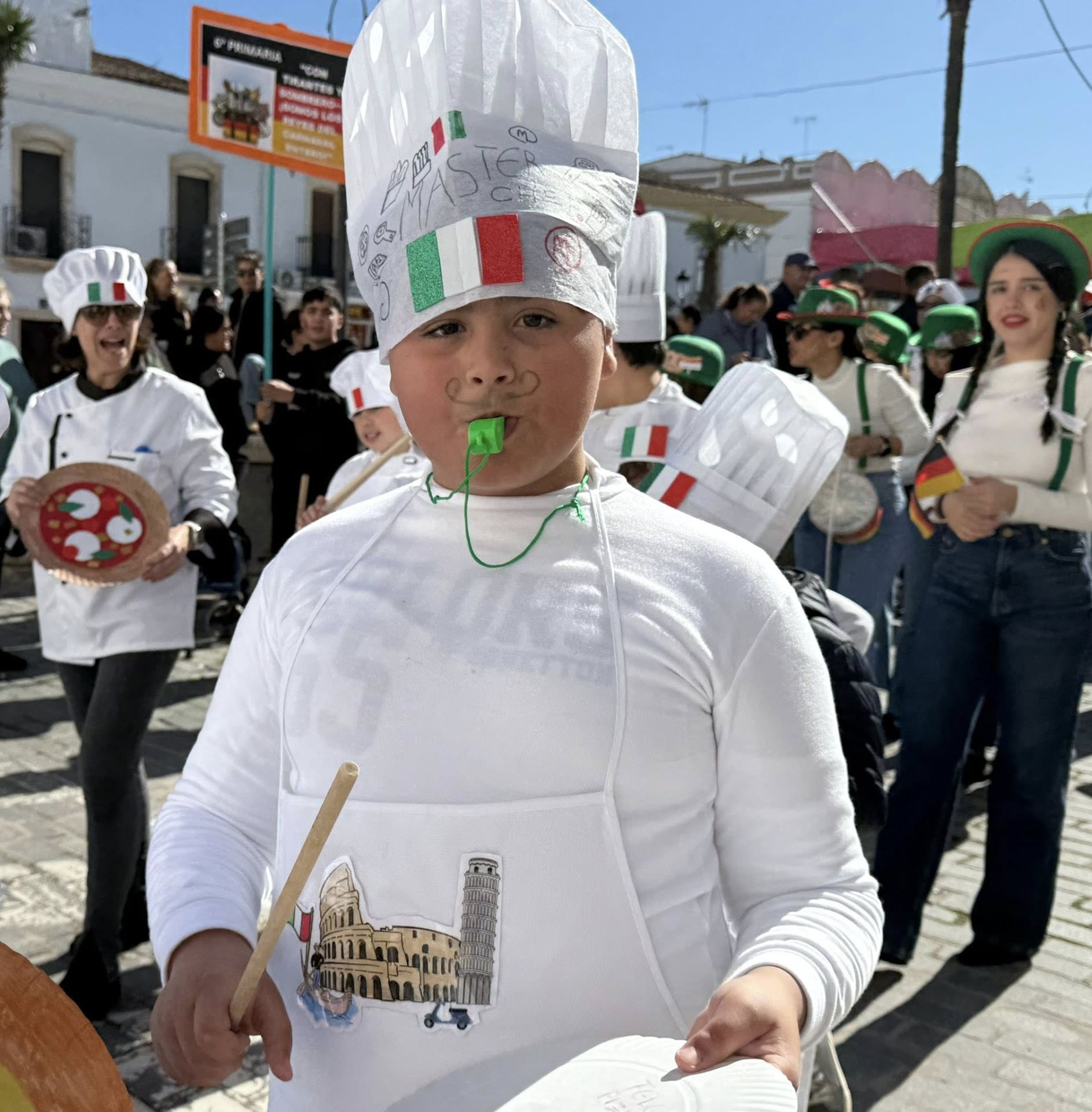 Los escolares llenaron de color y alegría las calles con sus desfiles de Carnaval