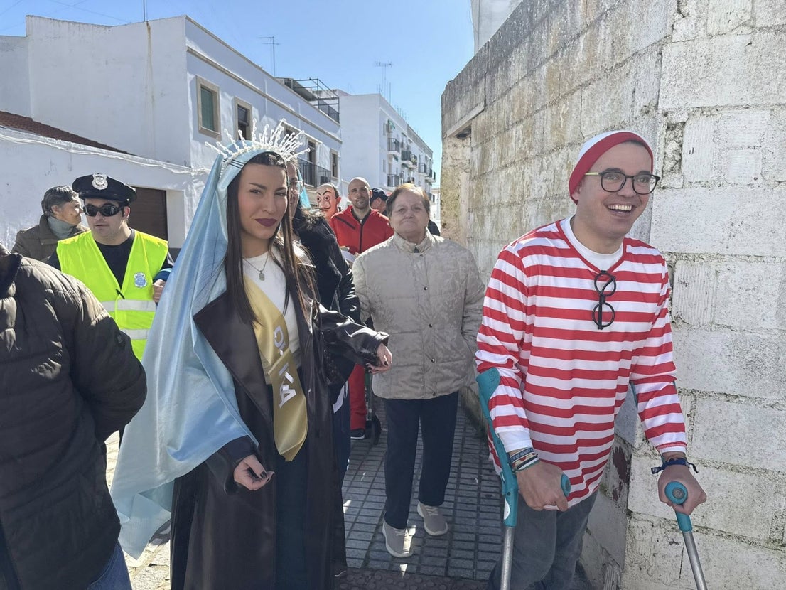 Los escolares llenaron de color y alegría las calles con sus desfiles de Carnaval
