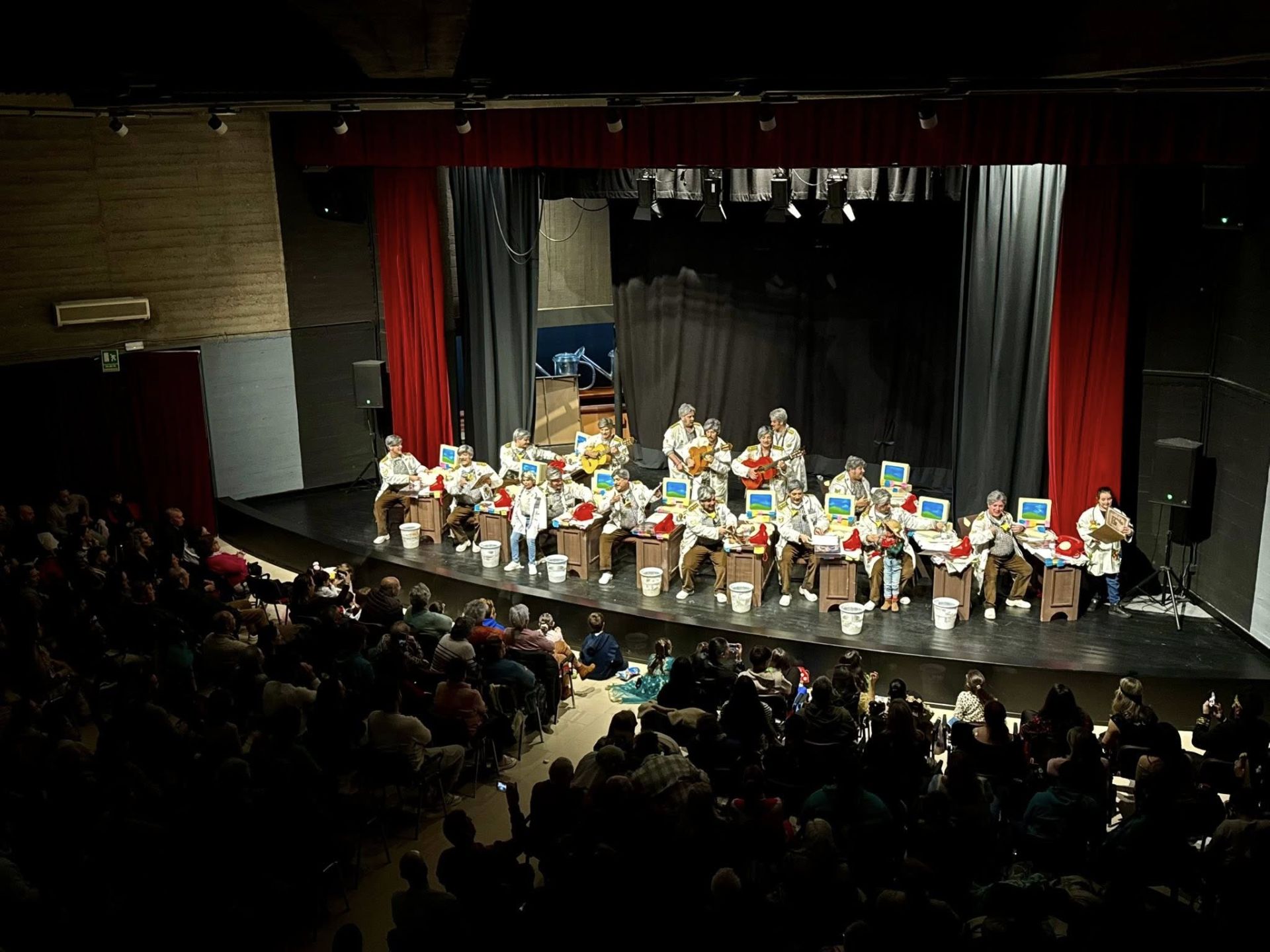 El Certamen de Murgas del Carnaval 2026 llena de ingenio la Casa de la Cultura