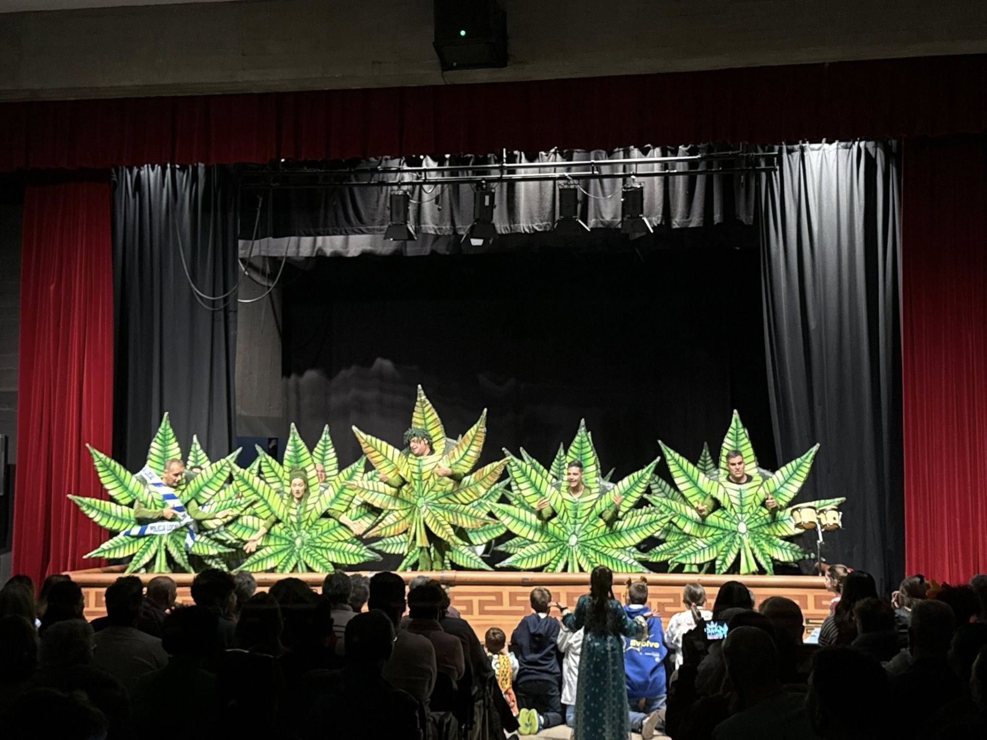 El Certamen de Murgas del Carnaval 2026 llena de ingenio la Casa de la Cultura