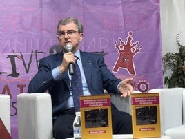 Alfaro en la presentación de la obra en Olivenza.