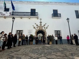 Olivenza guarda un minuto de silencio en memoria de las víctimas del terrorismo