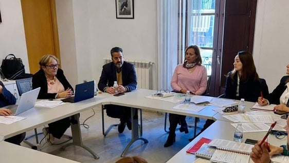 Ayuntamiento y sindicatos crean el reglamento de carrera profesional del personal municipal