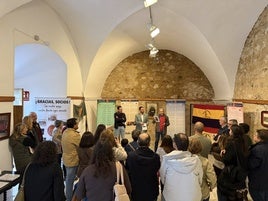 La historia de la Filarmónica se desgrana en fotografías, uniformes e instrumentos en el Meegs