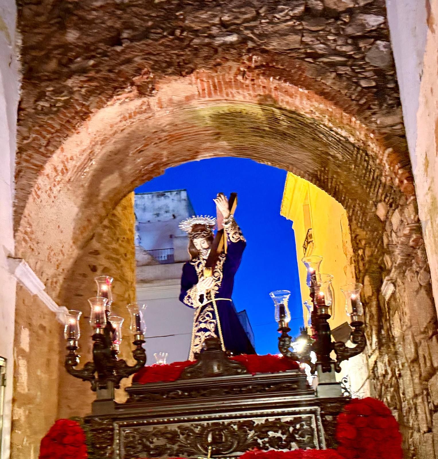 Patrimonio, tradición y fervor se aúnan en la procesión del Señor de los Pasos