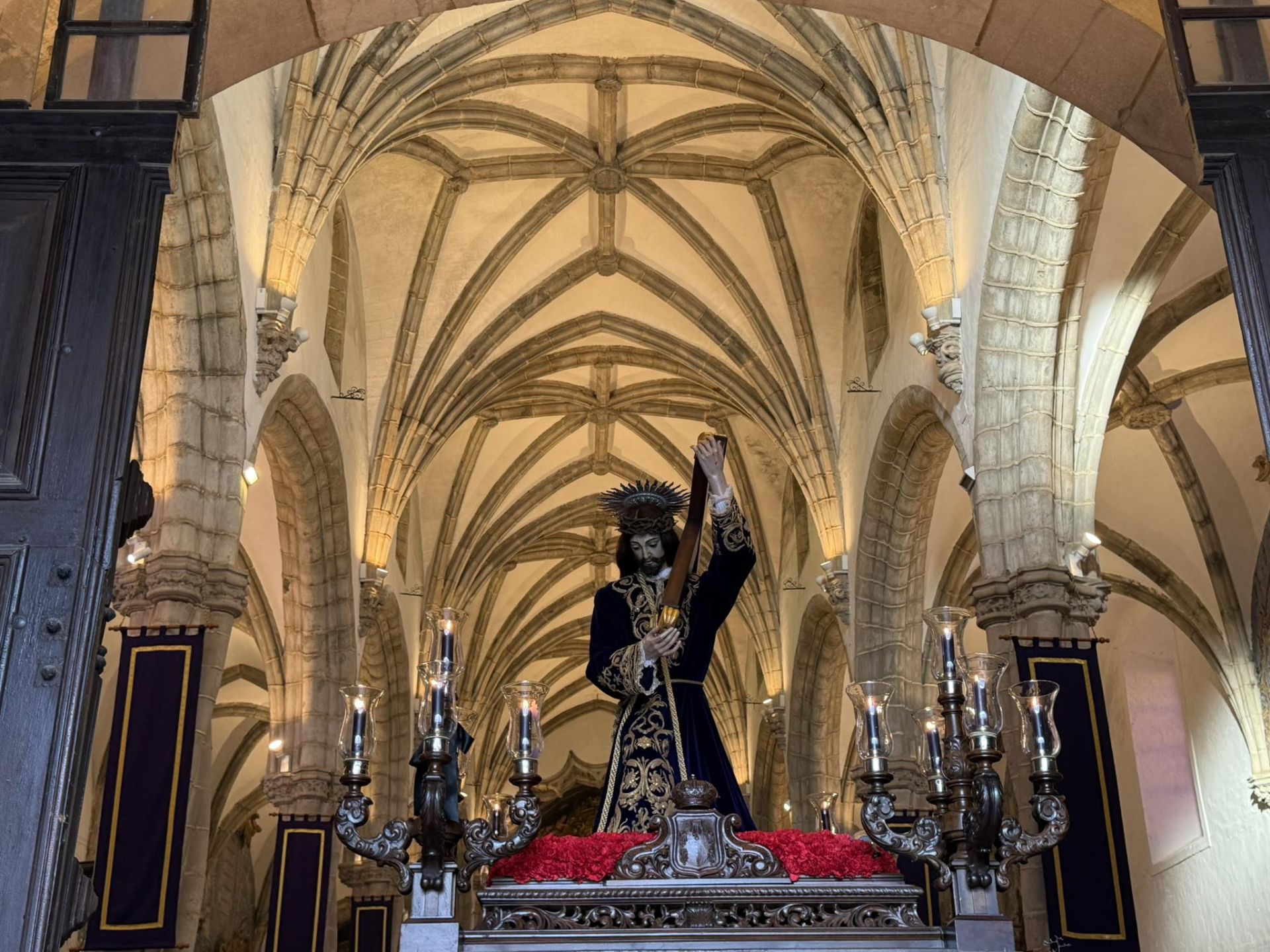 Patrimonio, tradición y fervor se aúnan en la procesión del Señor de los Pasos