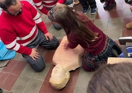 Alumnos de las Escuelas Parroquiales aprenden primeros auxilios con Cruz Roja