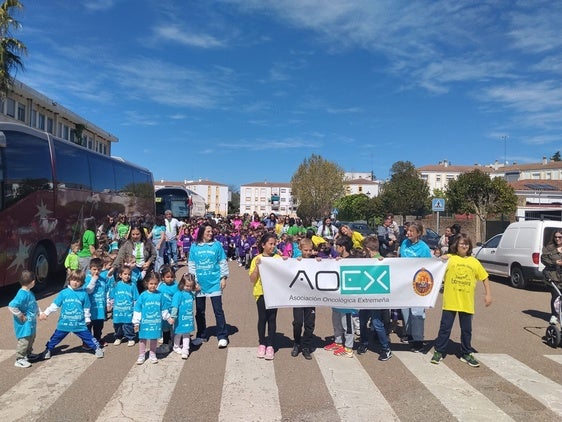 Alumnos del CEIP F. Ortiz López marchan contra el cáncer