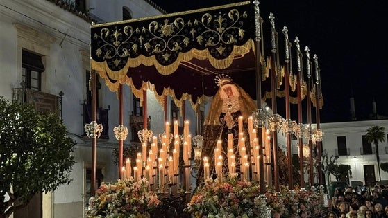 Solemnidad en la procesión del Lunes Santo de la Cofradía de 'Los Obreros'