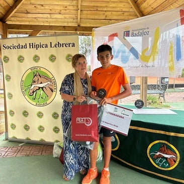 El oliventino Jorge Costa, se alza campeón de Extremadura de dobles sub14, y se clasifica para el Campeonato de España