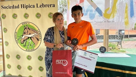 El oliventino Jorge Costa, se alza campeón de Extremadura de dobles sub14, y se clasifica para el Campeonato de España
