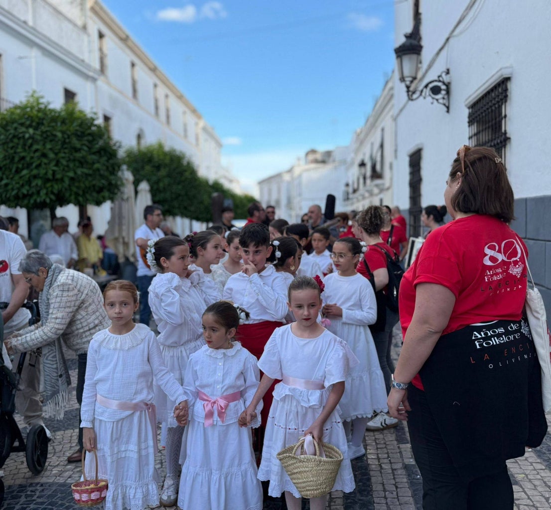 Los Chaparritos vuelven a dar vida a la tradición oliventina de 'La Maya'
