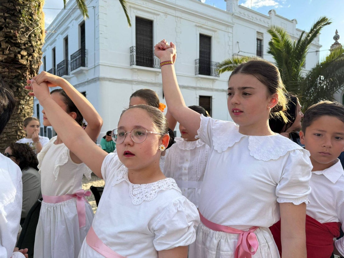 Los Chaparritos vuelven a dar vida a la tradición oliventina de 'La Maya'