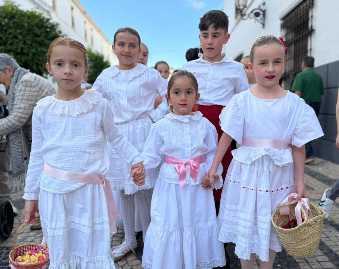 Los Chaparritos vuelven a dar vida a la tradición oliventina de 'La Maya'