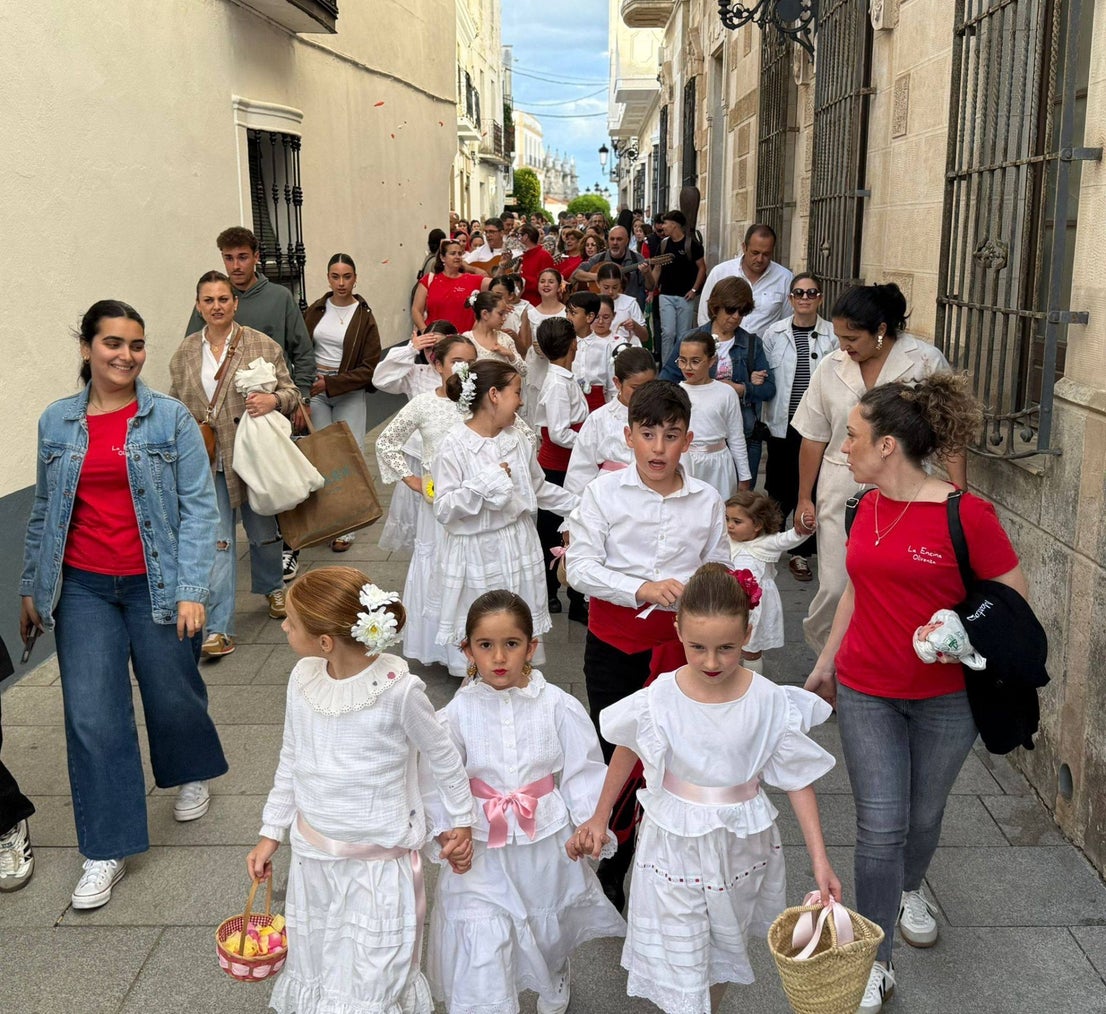 Los Chaparritos vuelven a dar vida a la tradición oliventina de 'La Maya'