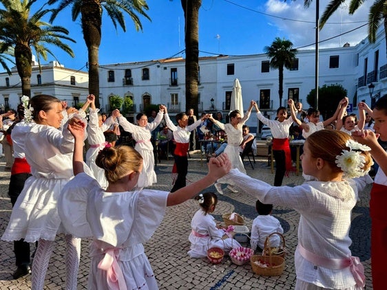 Un momento del baile de la Maya.